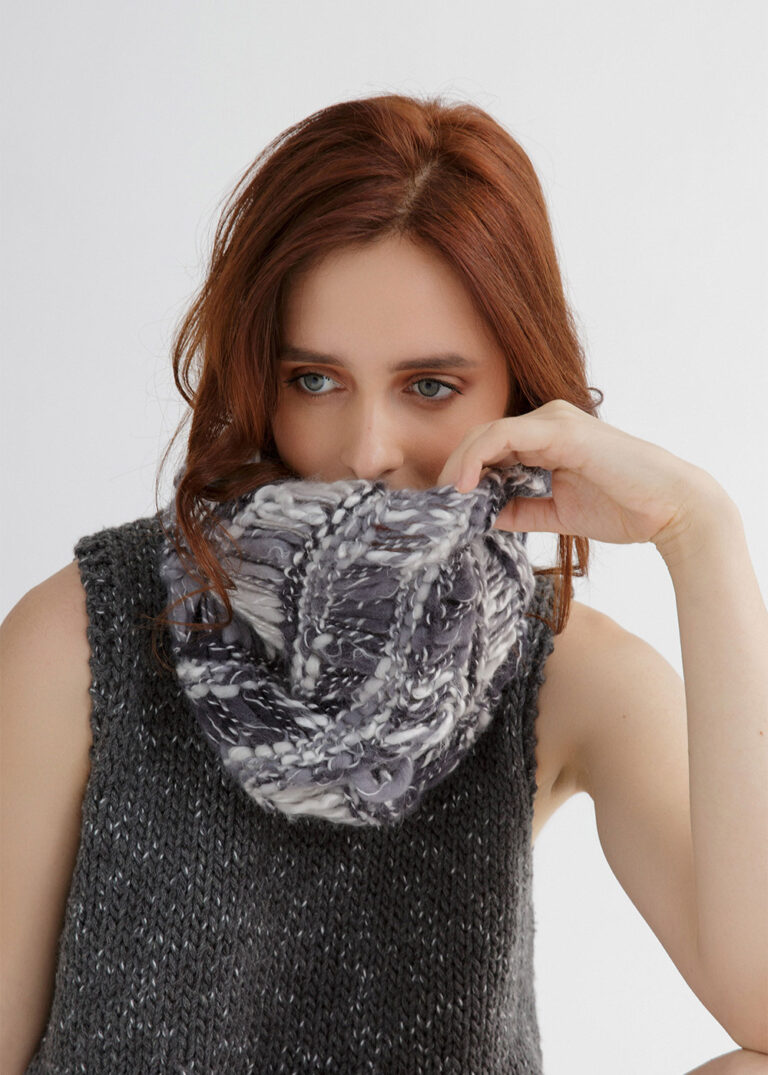 An easy Cowl Knitting Pattern – Through the Stitch