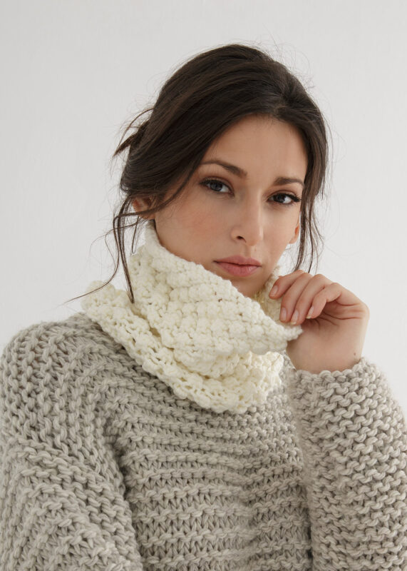 A cowl knitting pattern, easy and free – Through the Stitch